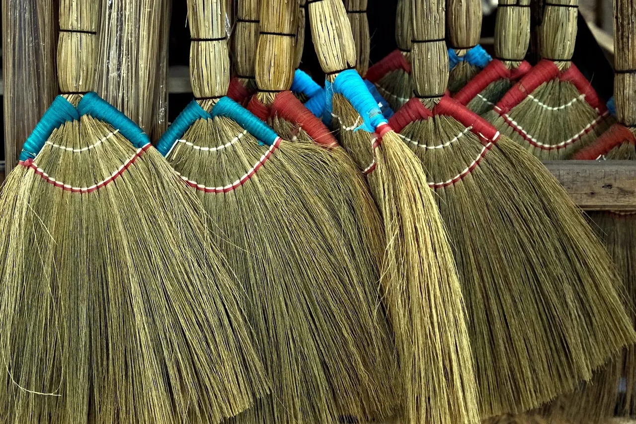 Hvor lang tid kan min fejemaskine køre på en opladning?